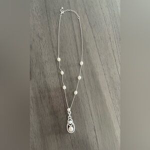 Women’s silver & pearl necklace